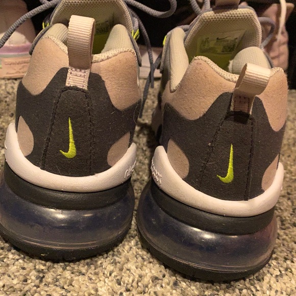 Nike Air Max 270 React- Youth Size 7 - Picture 4 of 10